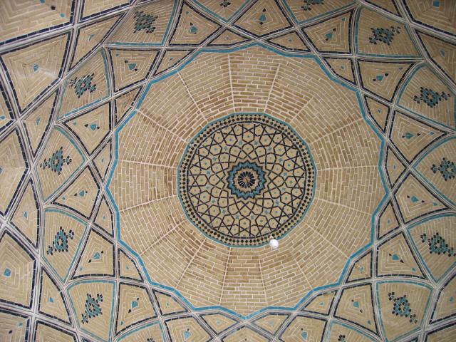 image Cúpula de la mezquita Agha Bozorg, Kashán, Irán