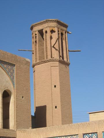 image Torre de ventilación de la mezquita Agha Bozorg, Kashán, Irán