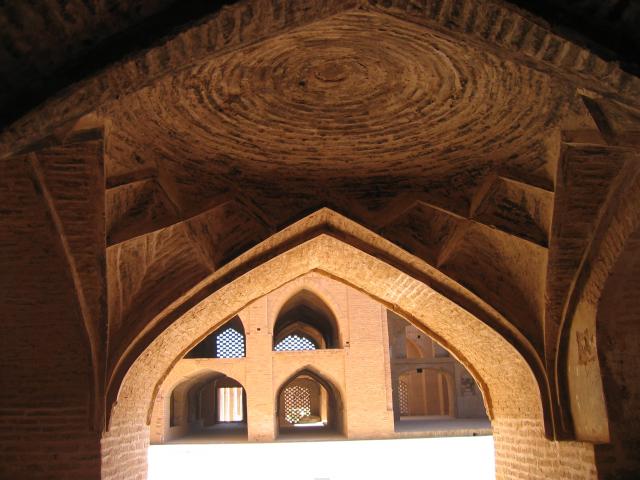 image Detalle de arcadas de la Mezquita del Viernes de Ardestán, Isfahán, Irán