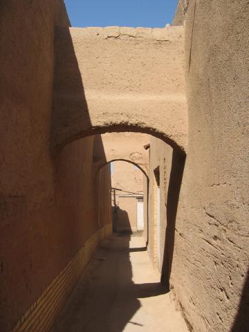 image Calle de adobe en Yazd, Irán