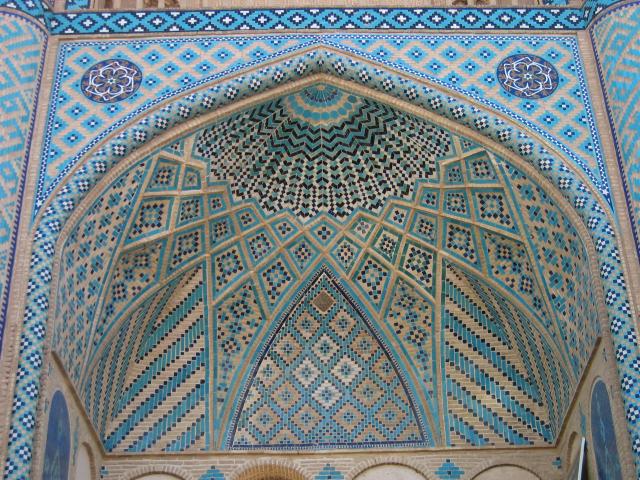 image Detalle de la semibóveda de la fachada del edificio Amir Chakhmaq, Yazd, Irán