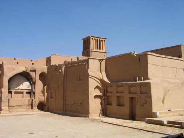 image Patio de antigua mezquita, Yazd, Irán