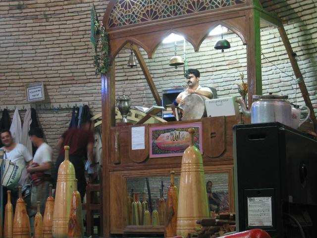 image Actividad en la Casa de la Fuerza o Zurkhane, Yazd, Irán