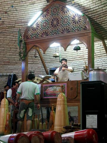 image Actividad en la Casa de la Fuerza o Zurkhane, Yazd, Irán