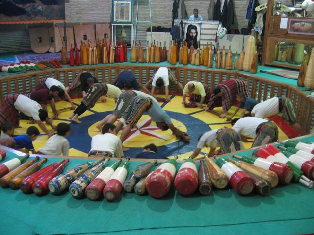 image Participantes en la Casa de la Fuerza o Zurkhane, Yazd, Irán