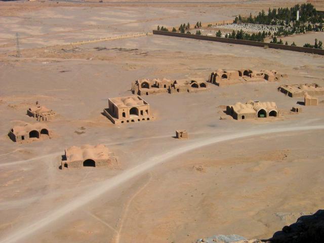 image Edificaciones abovedadas junto al cementerio, Yazd, Irán