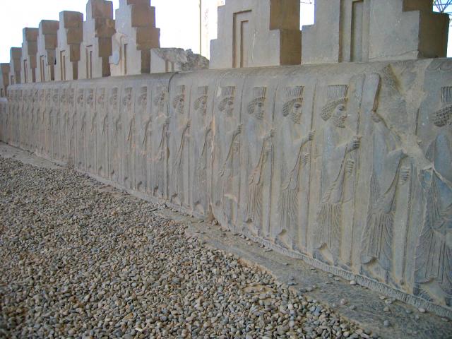 image Relieve de soldados en las escaleras hacia la Apadana, Persépolis, Irán