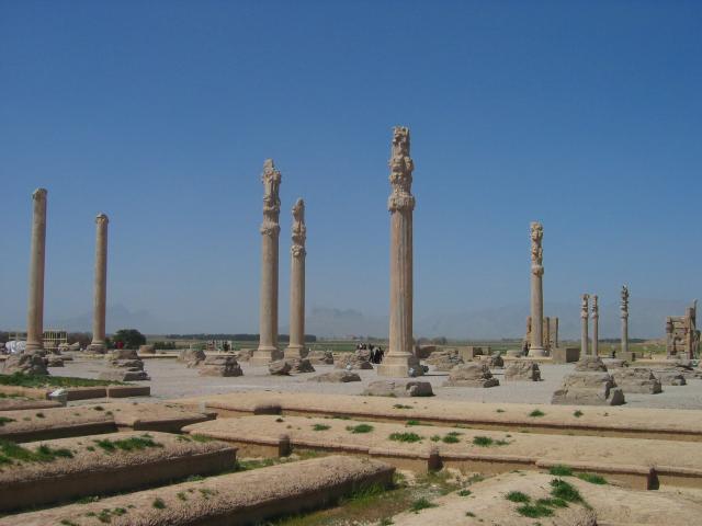 image Vista general de columnada, Persépolis, Irán