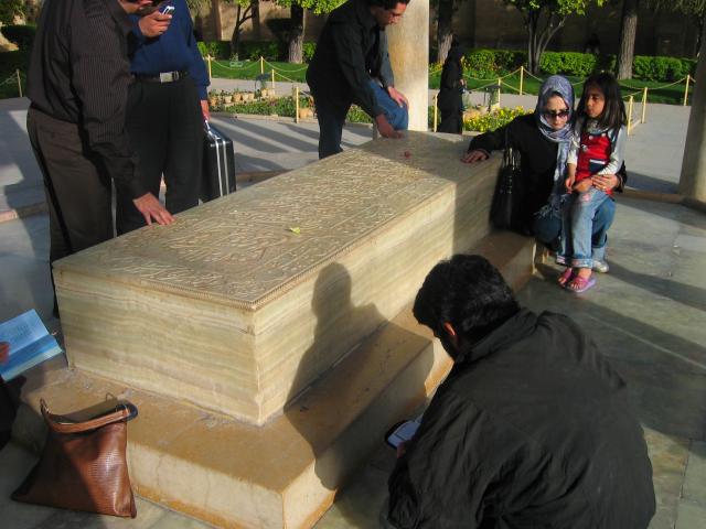 image Tumba de Hafez, Shiraz, Irán