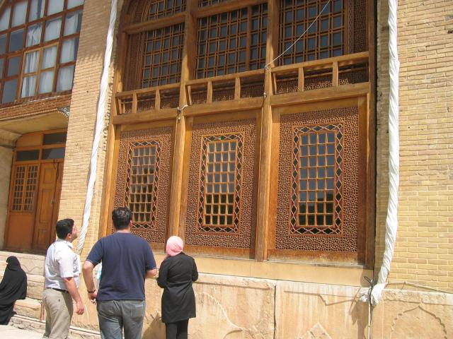 image Marquetería de las ventanas de la Fortaleza Arg-e Karim Khan, Shiraz, Irán