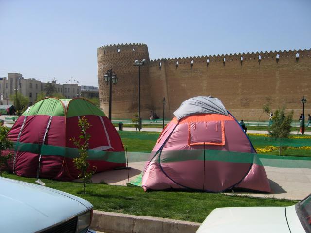 image Acampando junto a la Forteleza de Arg-e Karim Khan, Shiraz, Irán