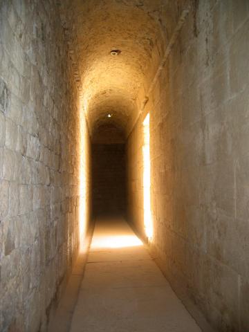 image Corredores laterales del Templo de Anahita, Bishapur, Irán