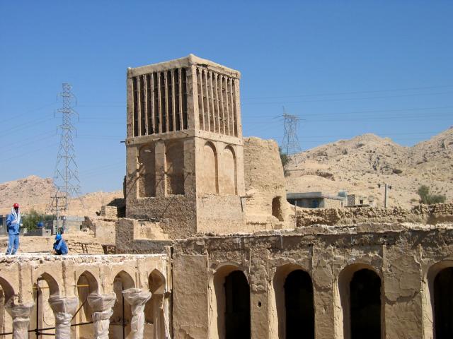 image Torre de ventilación en Taheri, provincia de Bushehr, Golfo Pérsico, Irán