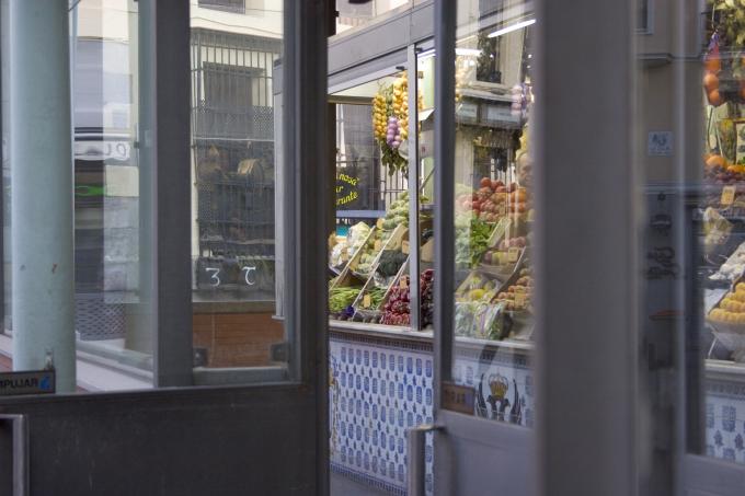 image Frutería en el mercado de San Miguel, Madrid