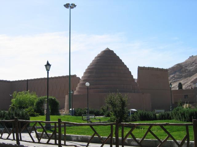 image Complejo en adobe, Kermán, Irán