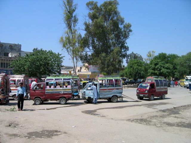 image Autobuses urbanos en Islamabad, Punjab, Pakistán