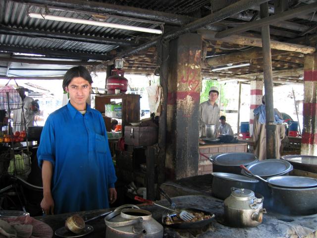 image Cocina en un restaurante de la autopista de Karakorum, Pakistán
