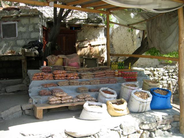 image Puesto de frutos secos, valle de Hunza, Pakistán