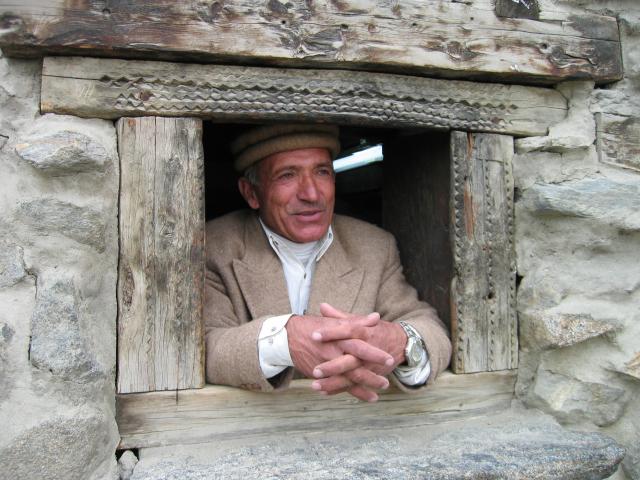 image Hombre en el Baltit Fort de Karimabad, Pakistán