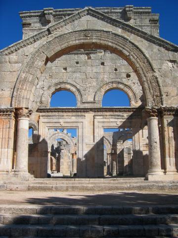 image Entrada principal de la Catedral de San Simeón, Siria