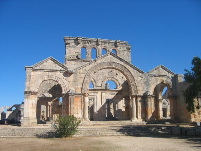 image Fachada principal de la Catedral de San Simeón, Siria