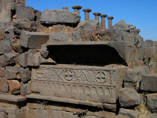 image Sarcófago de Qanawat, As-Suwayda, Siria