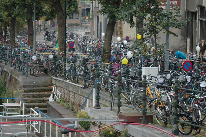 image Estacionamiento de bicicletas, Malinas, Bélgica
