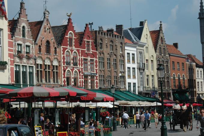 image Cara norte de la Marktplein en Brujas, Bélgica