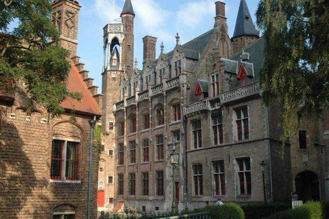image El Begijnhof en Brujas, Bélgica