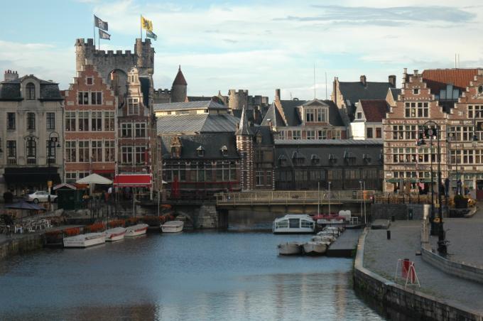 image Vista de las almenas del Castillo de los Condes en Gante, Bélgica