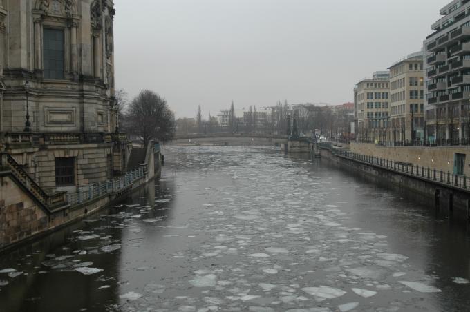 image Hielo en el Spree a su paso por Berlín, Alemania