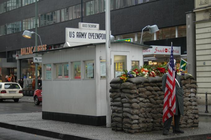 image Checkpoint Charlie en Berlín, Alemania