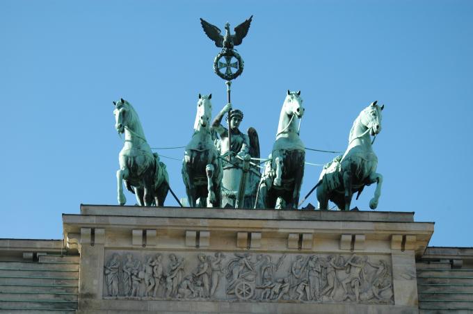 image Cuádriga de la Puerta de Brandenburgo en Berlín, Alemania