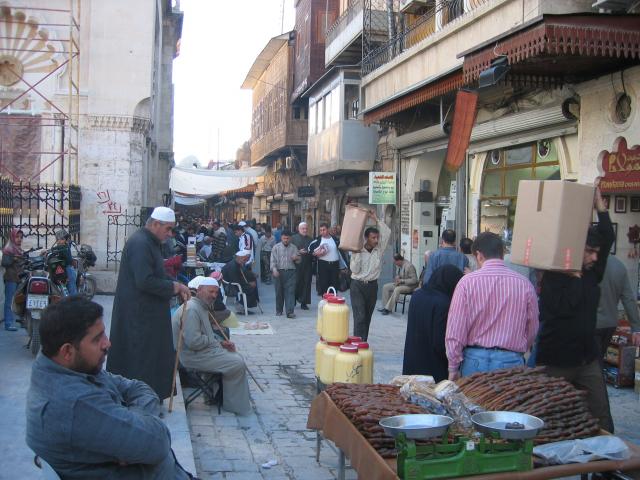 image Calle comercial junto a la Gran Mezquita de Alepo, Siria