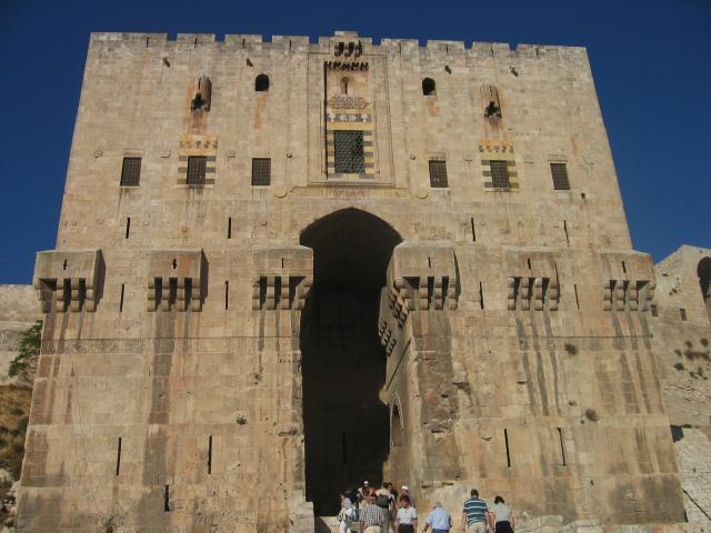 image Entrada a la ciudadela de Alepo, Siria
