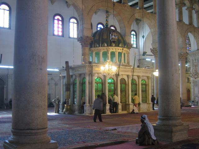 image Mausoleo en el interior de la sala de oración de la Gran Mezquita de los Omeyas, Damasco, Siria