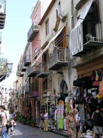 image Calle de Cefalú, Sicilia, Italia