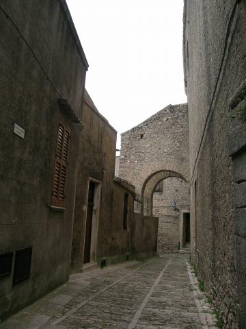 image Calle de Erice en Sicilia, Italia
