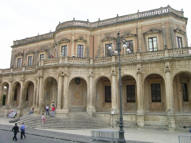 image Palacio Ducecio en Noto, Sicilia, Italia