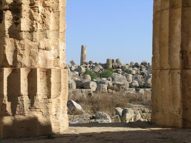 image Templo de Hera con restos G y F en Selinunte, Sicilia, Italia