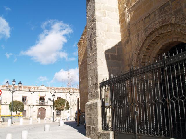 image Museo Provincial y reja de la Iglesia de Santo Tomé El Viejo, Ávila