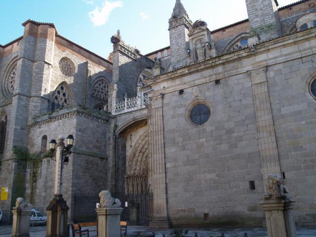 image Vista general de la fachada Norte de la Catedral de Ávila