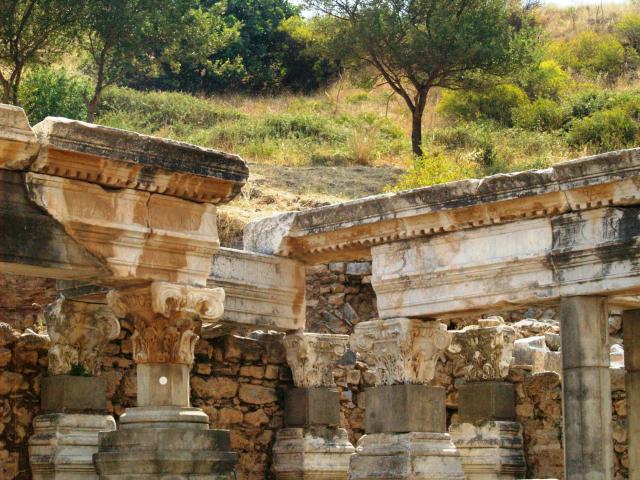 image Zona media de la Fuente de Trajano, Éfeso, Turquía