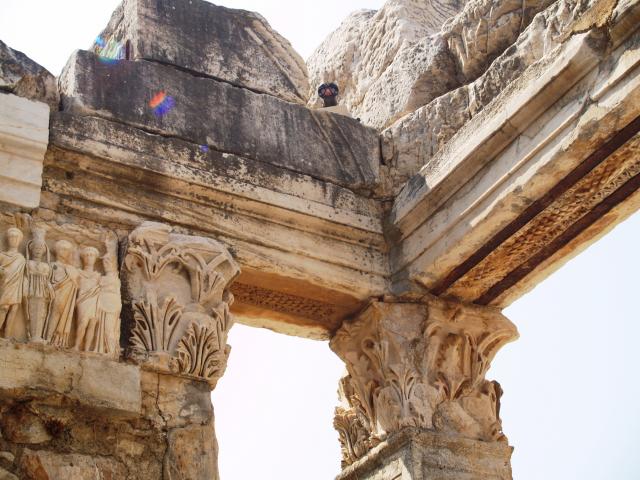image Detalle del Templo de Adriano, Éfeso, Turquía