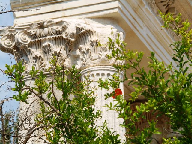image Capiteles de la Biblioteca de Celso, Éfeso, Turquía