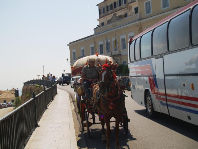 image Coche de caballos, Corfú, Grecia