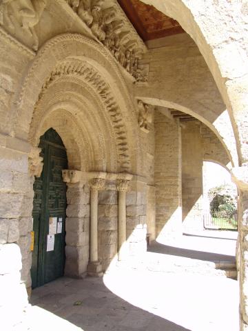 image Puerta de la iglesia de Santa María del Camino, Carrión de los Condes, Palencia