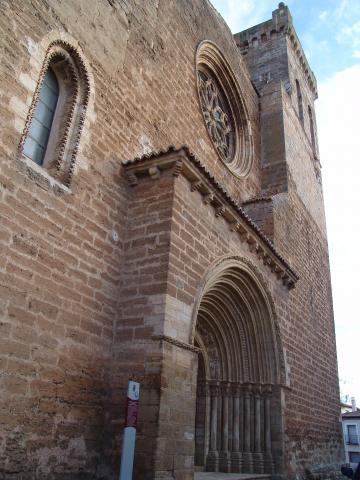 image Fachada oeste de la iglesia de San Salvador, Cifuentes, Guadalajara