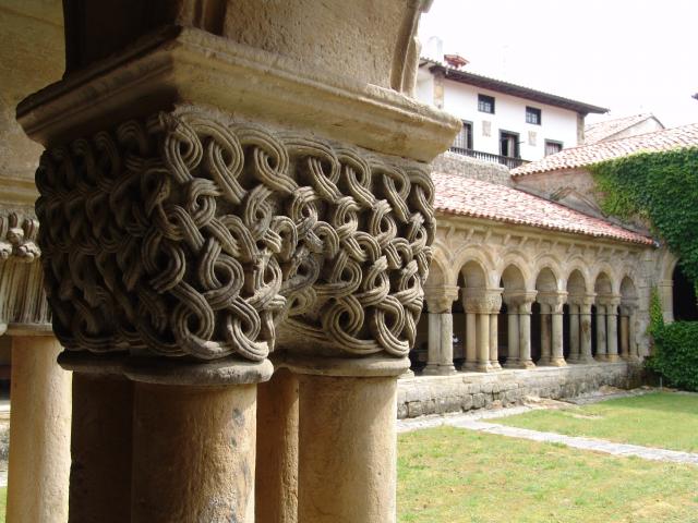 image Capitel labrado de la Colegiata de Santillana del Mar, Cantabria