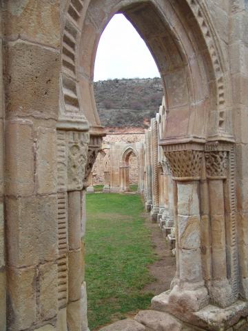image Puerta del claustro del monasterio de San Juan de Duero, Soria